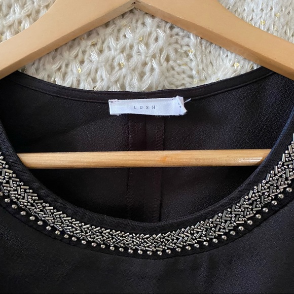 NWOT LUSH Scalloped Hem GUNMETAL Beaded Neckline CROP Sleeveless Blouse TOP M - Picture 3 of 11